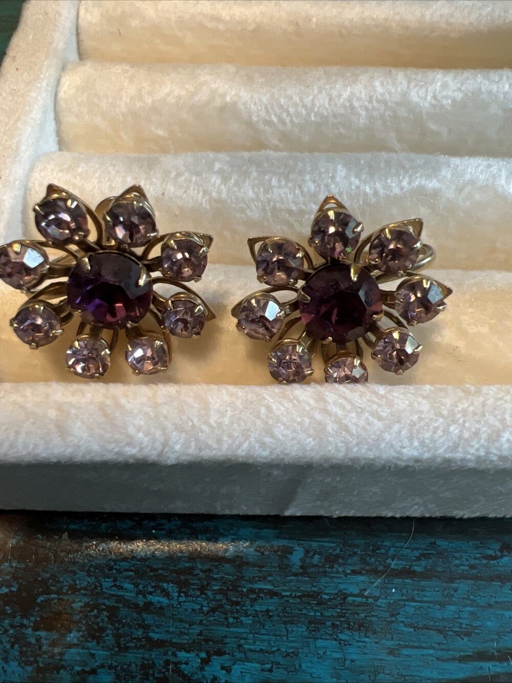 Vgt Mid Century Prong Set Deep & Light Purple Rhinestone Earrings Screw Backs
